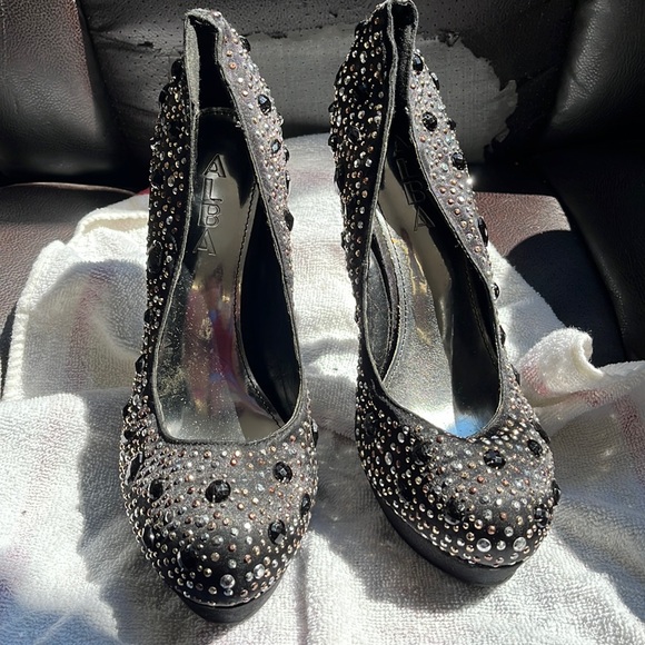 shoes are good shape have been worn - Picture 1 of 3